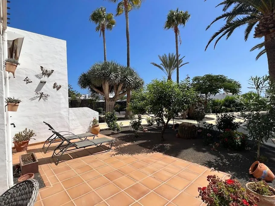 Casa Mo, 2 Bedroom Apartment Close To The Beach Puerto del Carmen  0*, Puerto del Carmen (Lanzarote)